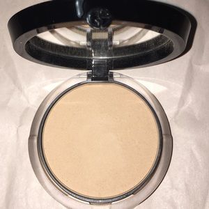Giorgio Armani Luminous Silk powder